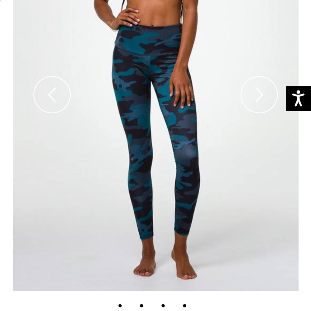NEW Onzie high rise blue camo legging s/m